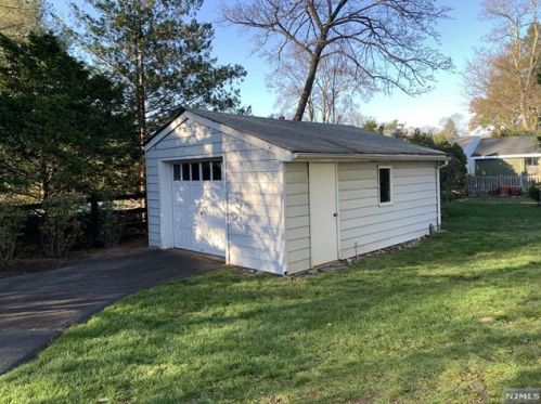 430 Sheffield Rd, Ridgewood, NJ 07450-1835