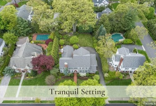 714 Parsons Rd, Ridgewood, NJ 07450-1217