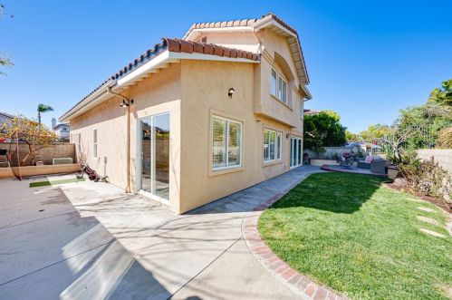 32 Trinity, Irvine CA  92612-3271 exterior