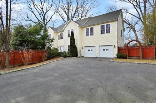 6 Juhasz Rd, Norwalk, CT 06854-1636