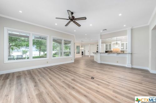 908 Cres Dr, Morgans Point TX 76513-6722 exterior