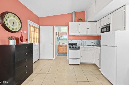 2512 Rockdell St, Glendale CA 91214-2221 exterior