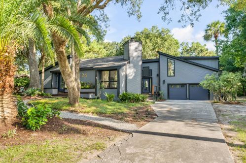 124 Sparrow Dr, Isle Of Palms SC  29451-2514 exterior