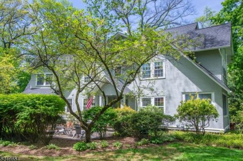 75 Pollard Rd, Mountain Lakes, NJ 07046-1608