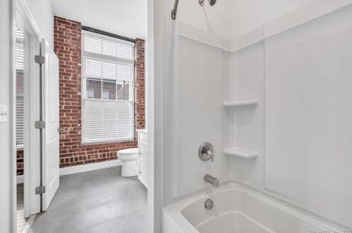 475 Howe Ave, Huntington CT  06484-3113 exterior