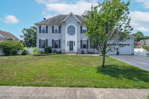 727 Hill St, Lacey Township, NJ 08734-1733