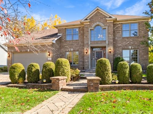 408 Heatherwood Dr, Oswego, IL 60543-7586