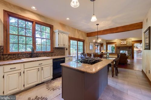 1991 Pickering Trl, Lancaster PA 17601-4972 exterior