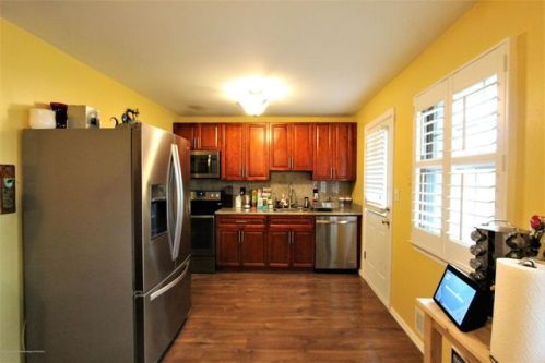 42 Village Green Ct, Middletown NJ  07748-2543 exterior