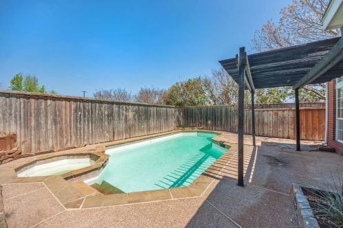 2502 Crosslands Dr, Garland TX  75040-3839 exterior