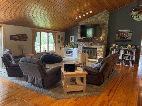 409 Swanson Rd, Sycamore IL  60178-1126 exterior