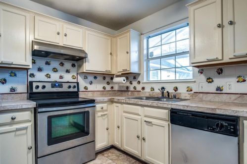 4518 Falls Dr, Dallas, TX 75211-6405