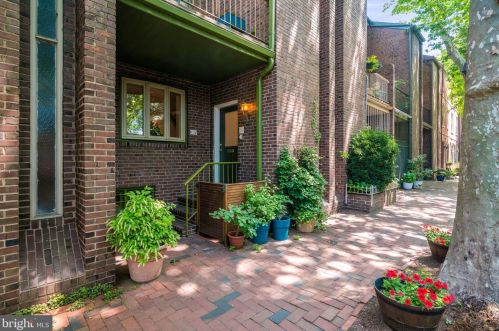 637 Lombard St, Philadelphia PA  19147-1416 exterior