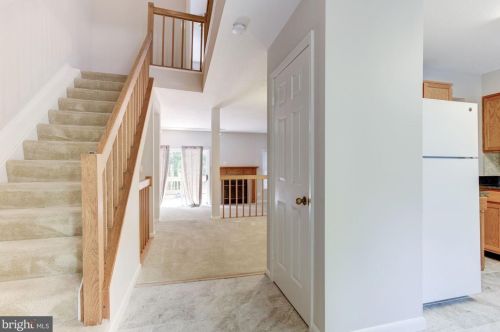 1657 Oak Spring Way, Herndon VA  20190-4922 exterior