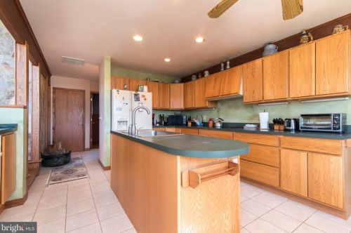 80 Quinn Lea Rd, Harpers Ferry WV 25425-5372 exterior