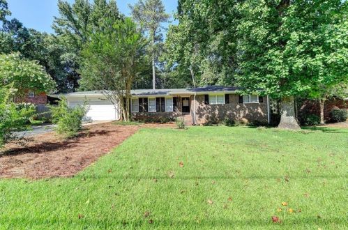 1063 Lanford Cir, Lilburn, GA 30047-6618
