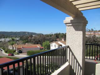 7372 Altiva Pl, Carlsbad CA  92009-6421 exterior