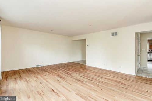 20 Harriet Dr, Princeton NJ  08540-3935 exterior