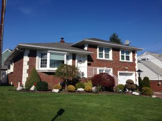 8 Narcissus Dr, Wallington, NJ 07057-1900