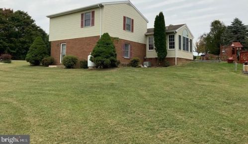 53 Cassie Dr, Falling Waters, WV 25419-3571