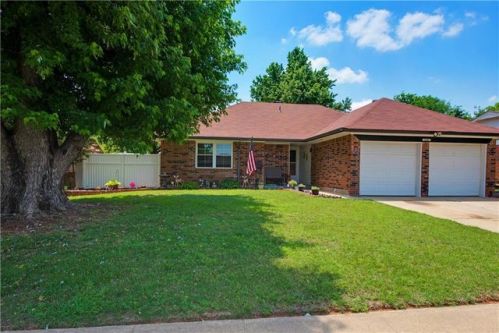 628 Shepherd Dr, Mustang, OK 73064-3222
