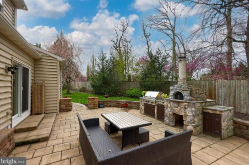 3 Twin Oaks Holw, Lancaster PA  17601-2234 exterior