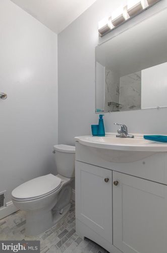 125 Kinsman View Cir, Silver Spring MD 20901-1600 exterior