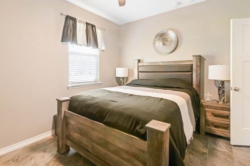 303 Walnut St, Whitewright TX 75491-2243 exterior