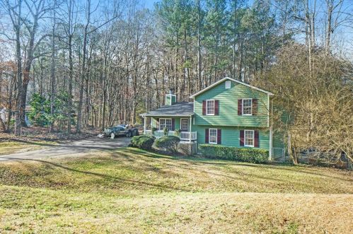 3760 Creekwood Dr, Loganville, GA 30052-2814