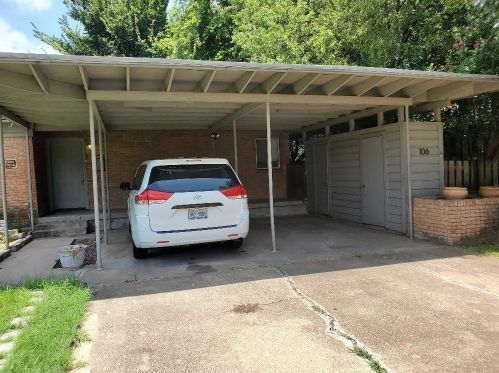 106 Scotland Dr, Irving TX  75062-6732 exterior