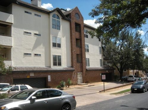 3001 Cedar St, Austin TX  78705-2947 exterior