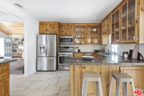 2832 Mayfield Ave, Glendale CA 91214-3816 exterior