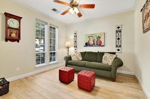 7036 Auckland Dr, Austin TX  78749-4139 exterior