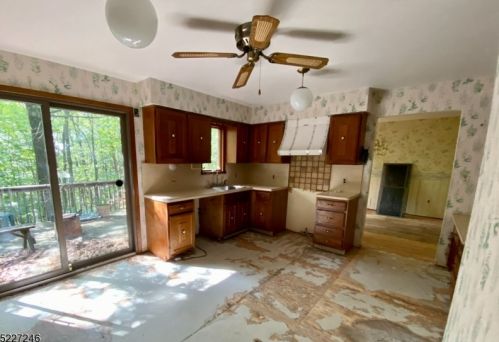 5 Leone Ter, Kinnelon, NJ 07405-2520