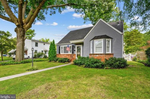 712 Lakeview Ave, Pine Hill, NJ 08021-3114