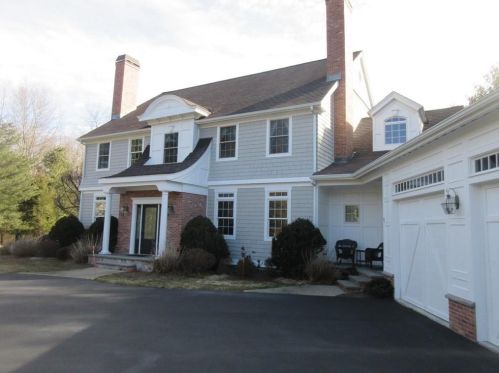 75 Longmeadow Dr, Warwick, RI 02818-1390
