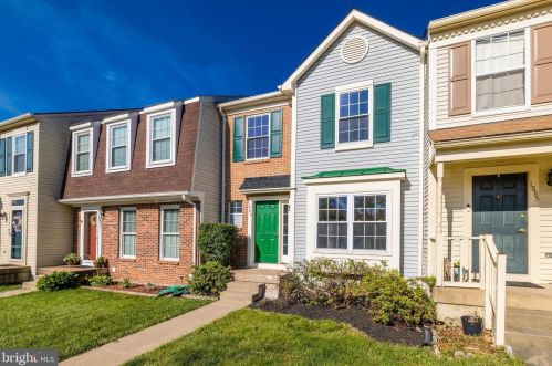 1883 Inglebrook Dr, Woodbridge VA  22192-2425 exterior