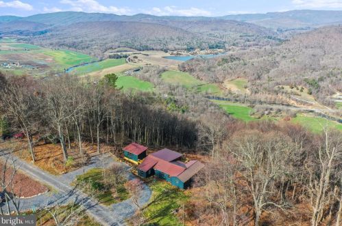 1034 Toms Knob Approach, Lost City WV 26810-8428 exterior