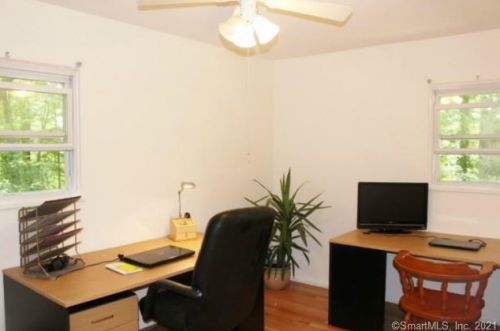 134 Deforest Rd, Wilton CT  06897-1911 exterior