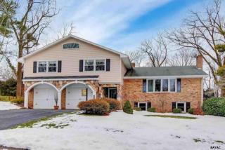 1472 Bee Tree Rd, York, PA 17403-3602