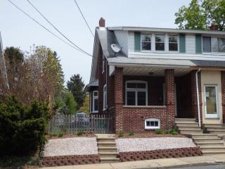2453 4th St, Allentown, PA 18103-6835