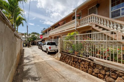 2307 School St, Honolulu HI  96819-2541 exterior