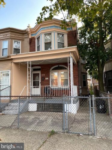 63 27th St, Camden, NJ 08105-1133