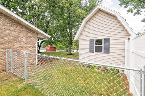 2401 Erter Dr, Springfield OH  45503-2504 exterior