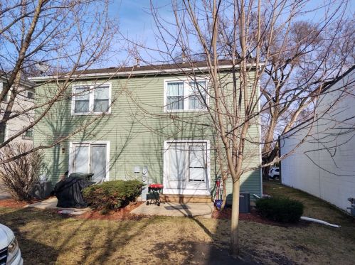 925 Brainard St, Naperville, IL 60563-2734