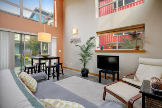 9070 18th Ave, Seattle, WA 98106-2373