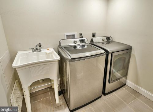 8708 Sundale Dr, Silver Spring MD 20910-5039 exterior