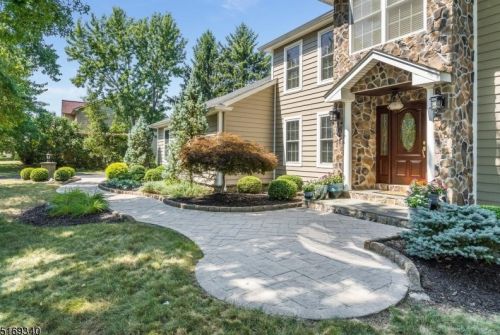 25 Bacorn Rd, Flemington, NJ 08822-3211