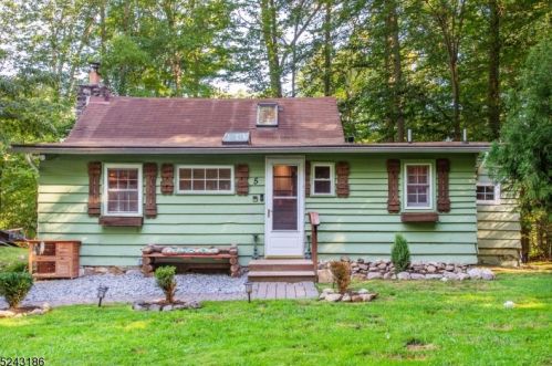 5 Brook Ln, Wantage, NJ 07461-5465
