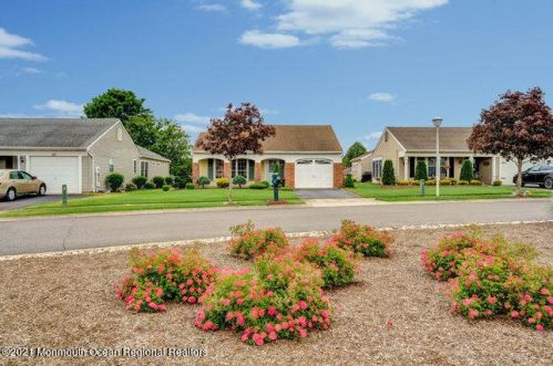 89 Red Hill Rd, Lakehurst, NJ 08759-6639